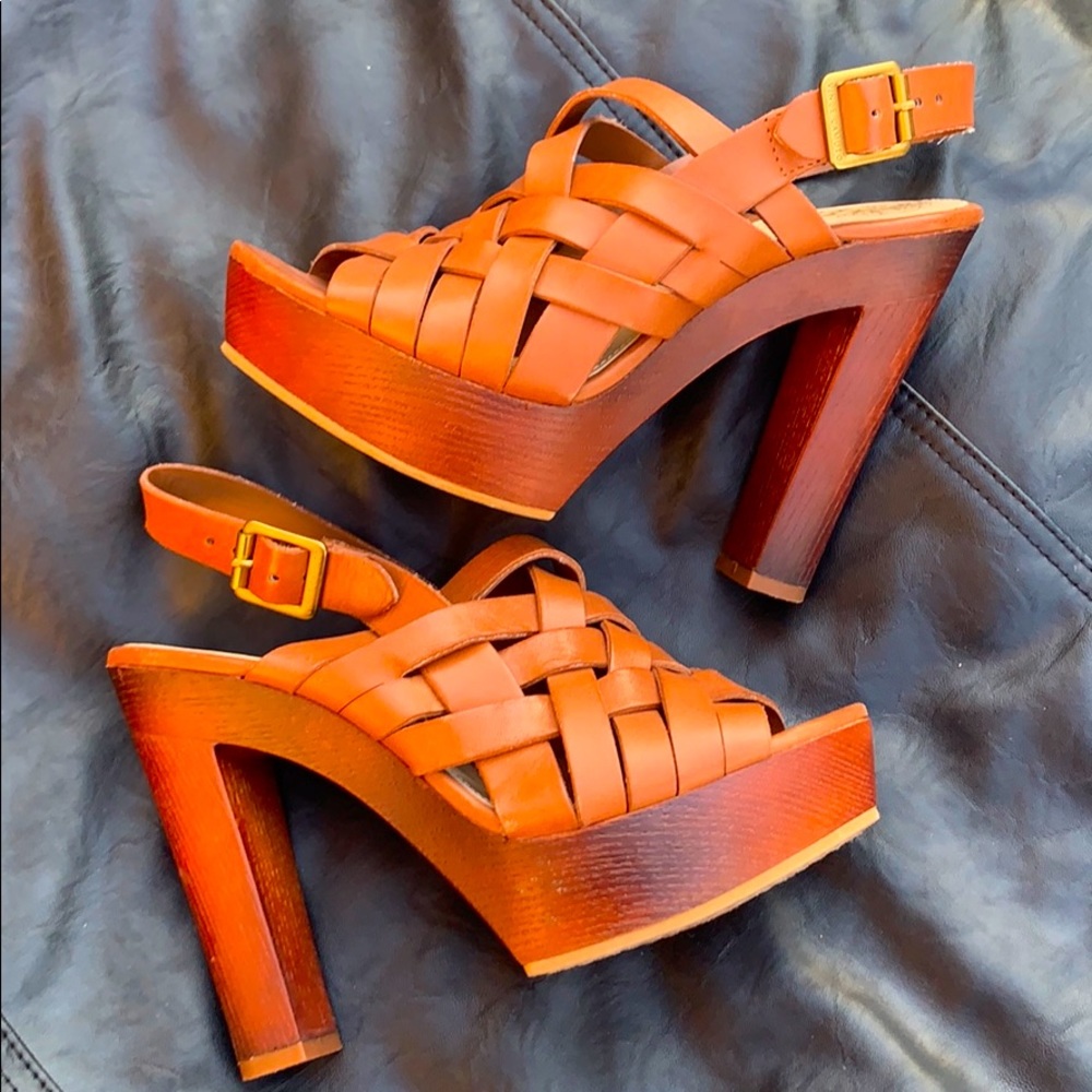 VINCE CAMUTO Chunky Heel